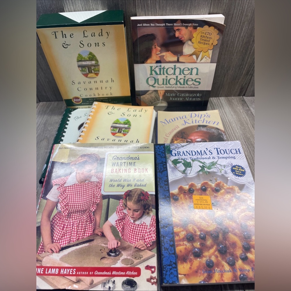 Various Lot of 6 Cook Books Holidays Recipes Paula Deen, Grandma’s, Mama Dip +